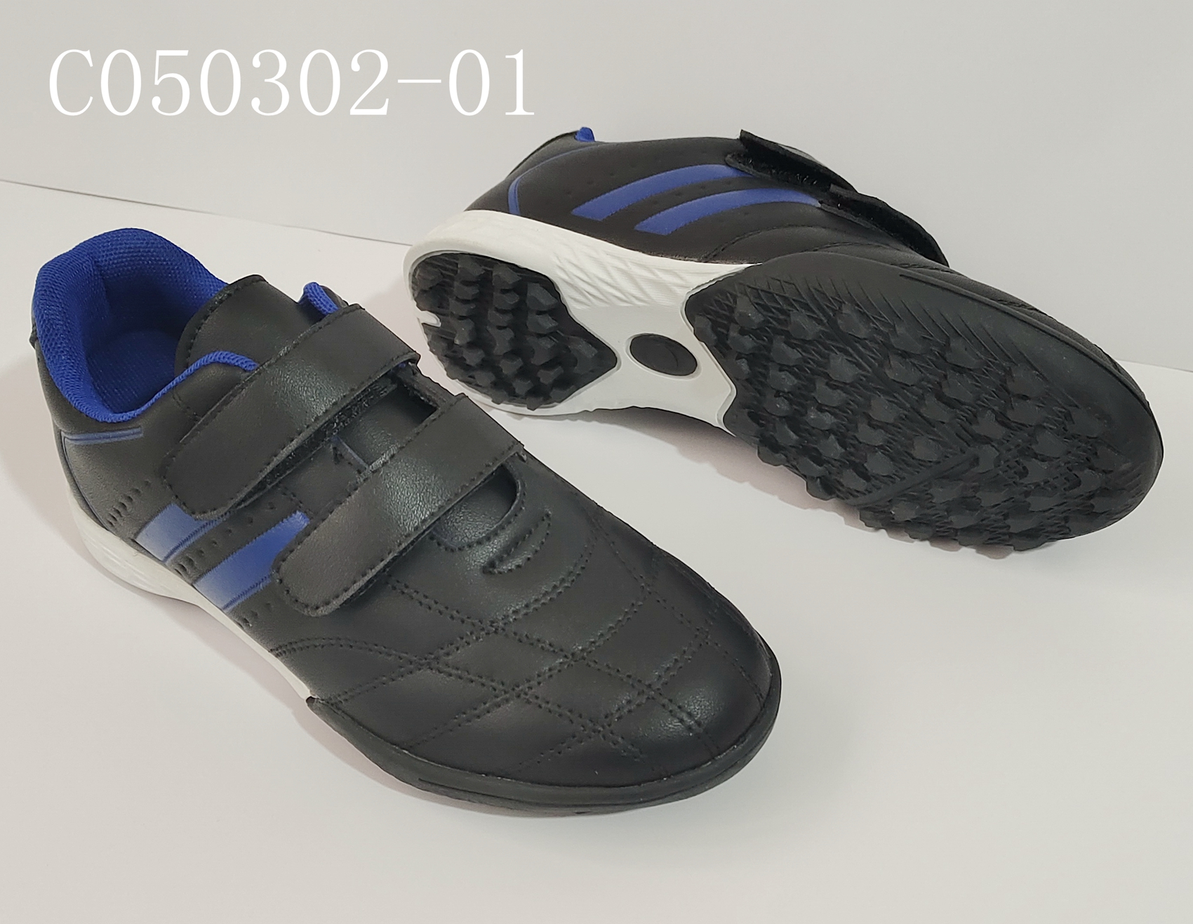 Soccer shoes/Children to men