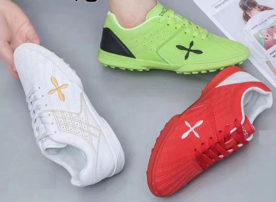 Soccer shoes /Injection styles